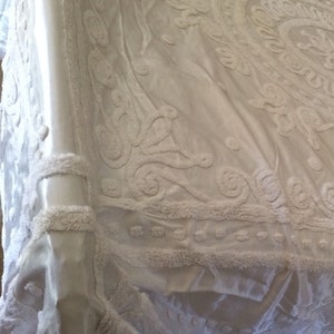 Chenille bedspread, Satin Chenille, UPCYCLE, 100% cotton, White chenille, Vintage Fabric, Full size, Chenille bedspread, Shiny Background