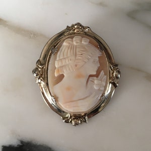 1950&#39;s Gold-Plated Cameo, Hand Carved Shell Cameo, Mother&#39;s Day Gift, Decorative Cameo Frame, Vintage Cameo, Antique Cameo, retro cameo