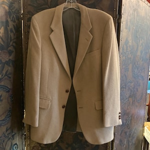 Camel Hair sport coat, Bloomingdales, Camel sport coat, Leather buttons, vintage sport coat, Traditional, Professor, Winter jacket,back vent