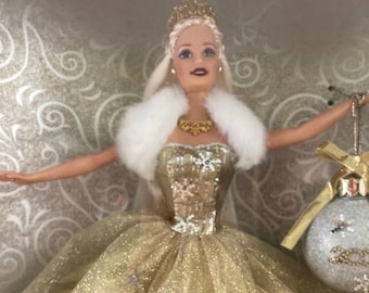 Barbie édition 2000, poupée Barbie, édition spéciale 2000, original dans la boîte, Barbie jamais retiré de la boîte, robe dorée, bordure en fourrure blanche