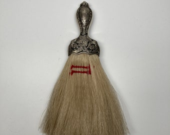 Brosse à vêtements victorienne, brosse victorienne Sterling, brosse à manche repoussé argenté, brosse à poils naturels, brosse à vêtements antiques