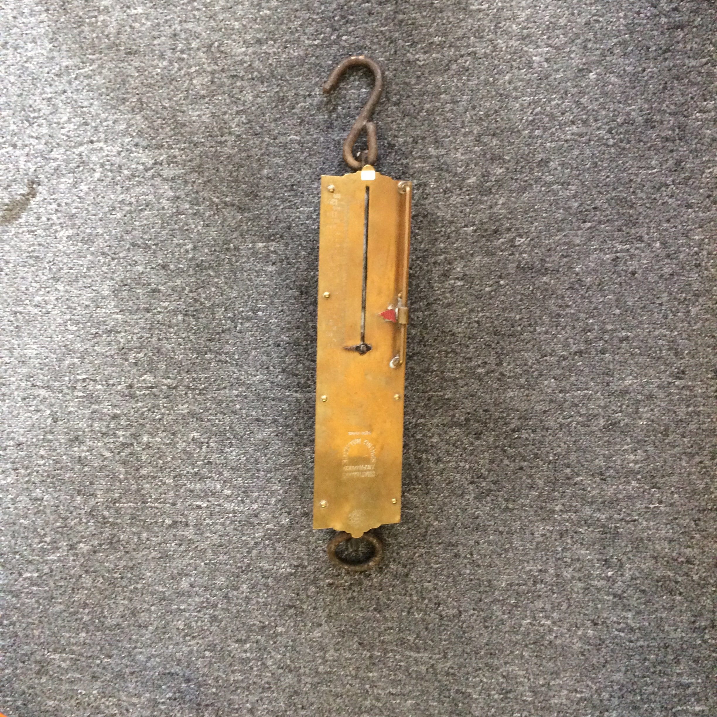 Grande écaille de poisson, écaille suspendue, écailles de poisson en laiton, écailles de Chatillon, estampillée 34 série H, steampunk, outils pour homme des cavernes, poids jusqu'à 125 livres