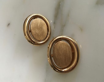 Trifari Earrings, Gold Tone Clip Ons Signed "TRIFARI", 1980's Clip On Earrings, Vintage Jewelry, Classic Ladies, Power Suit Oval Earrings