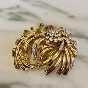 Rhinestone Brooch, Gold tone Brooch, Clear stones, Mid century, Lapel brooch, 1980&#39;s brooch, unsigned