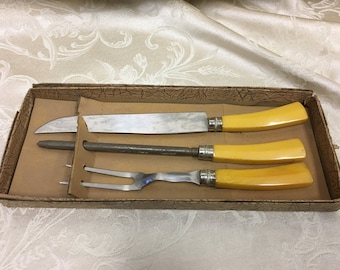Ensemble de 3 couteaux et affûteur en bakélite, cadeau de mariage en bakélite vintage, affûteur de fourchettes de couteaux vintage des années 1930, argenterie en bakélite, couteau ancien