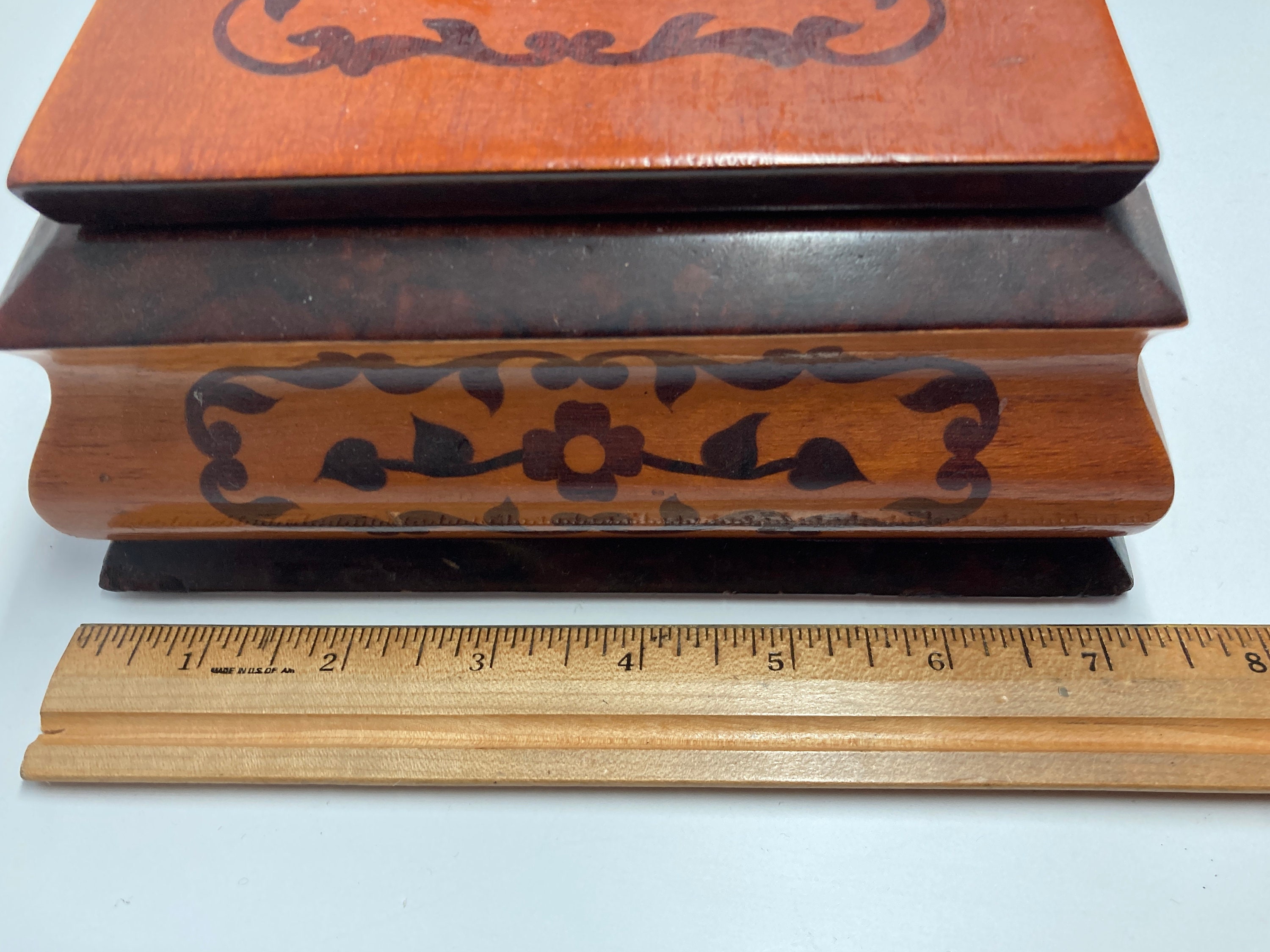 アンティークの象嵌細工を施した木製ジュエリーボックス：錦織りの小物