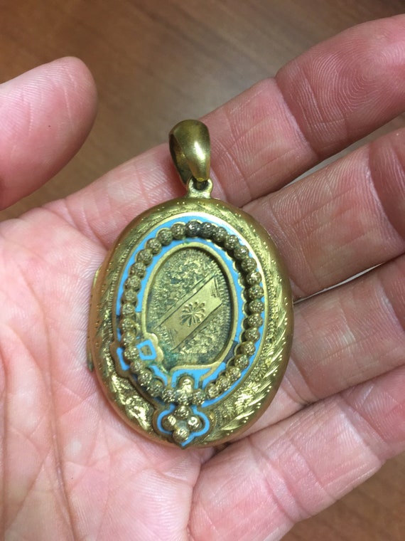 Victorian locket, antique Locket, Etched locket, … - image 2