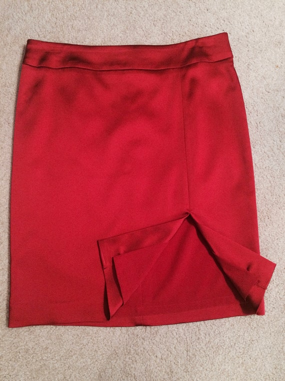 Short red pencil skirt discount
