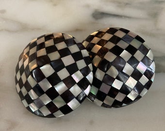 Big Button Clip ons, Black White clips ons, Statement earrings, Summer earrings, Mother of pearl, Black white Checks, Checkers