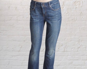 Sz 12 - 34 pulgadas Vintage Levi's 526 90's Medium Wash Straight Slender Fit Denim US