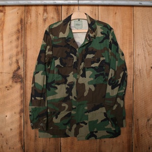 Sz. Medium Long (Fits M/L) | Vintage 90&#39;s AMERICAN APPAREL Hot Weather Woodland Camouflage Army Coat Shirt Jac