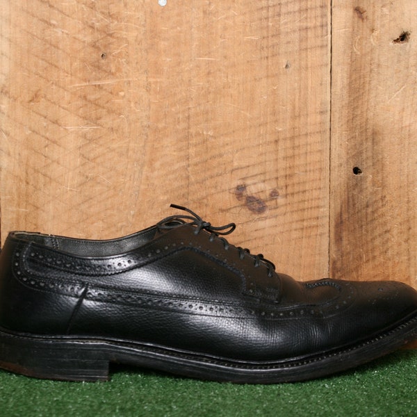 Men's Sz. 10.5 E | Vintage TOWNCRAFT Sanitized Black Leather V-Cleat Brogue Wingtip Oxfords Dress Shoes