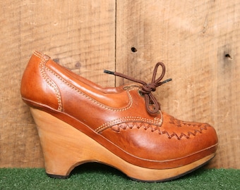 Women's Sz. 5B | Vintage Tan Woven Leather Wooden 3.25" High Wedge Heel Shooties