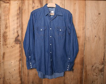 Herren Sz. M/L | Jahrgang WRANGLER blau Denim Perle Druckknopf Front Western Shirt - Made in USA