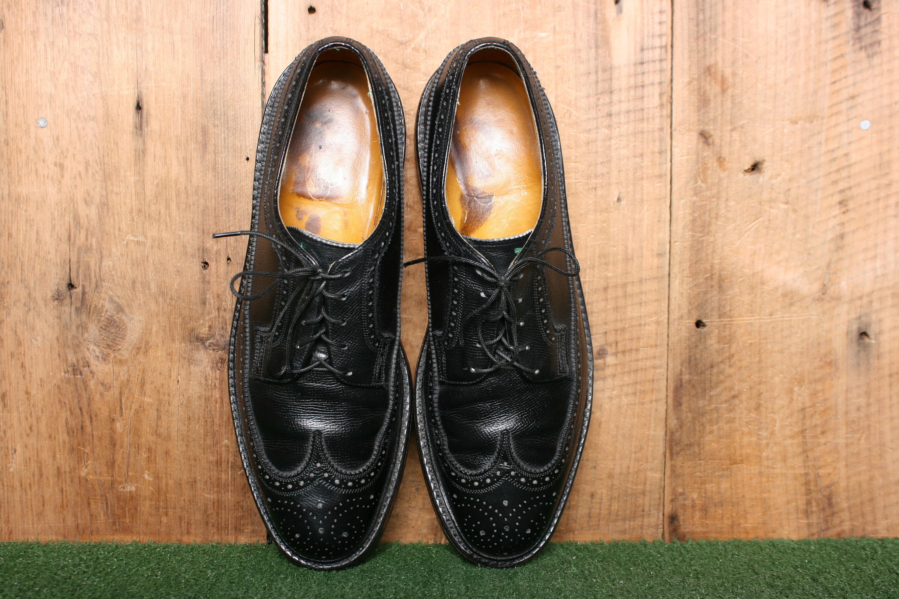 Sz. 9 B | Vintage FLORSHEIM 'kenmoor' Black Leather 5-nail Wingtip