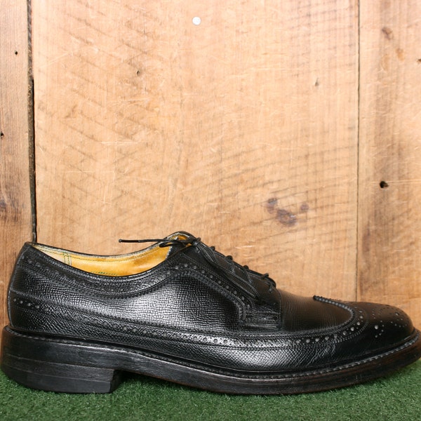 Sz. 9 B | Vintage FLORHEIM 'Kenmoor' Black Leather 5-Nail Wingtip Dress Shoes