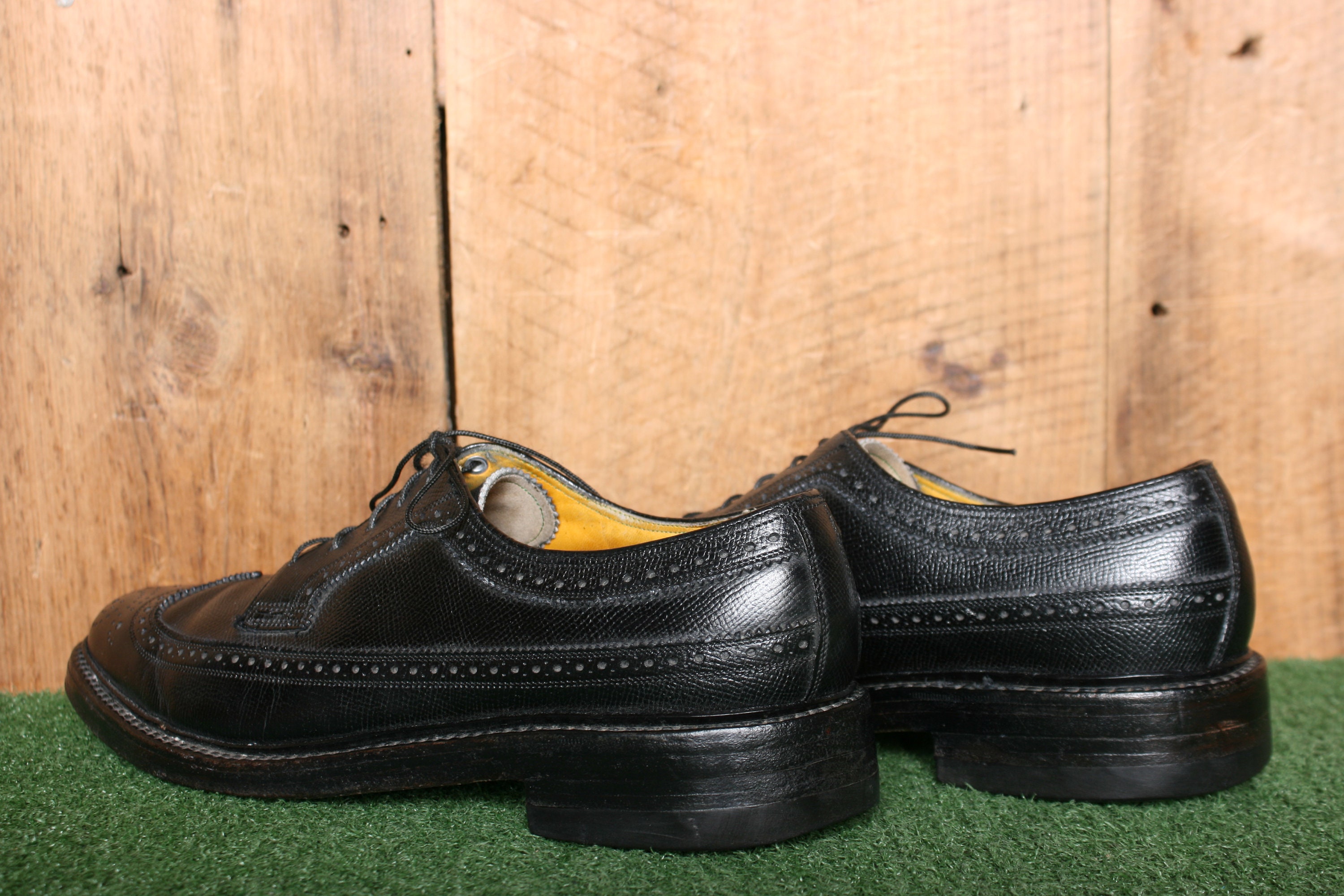 Sz. 9 B | Vintage FLORSHEIM 'kenmoor' Black Leather 5-nail Wingtip