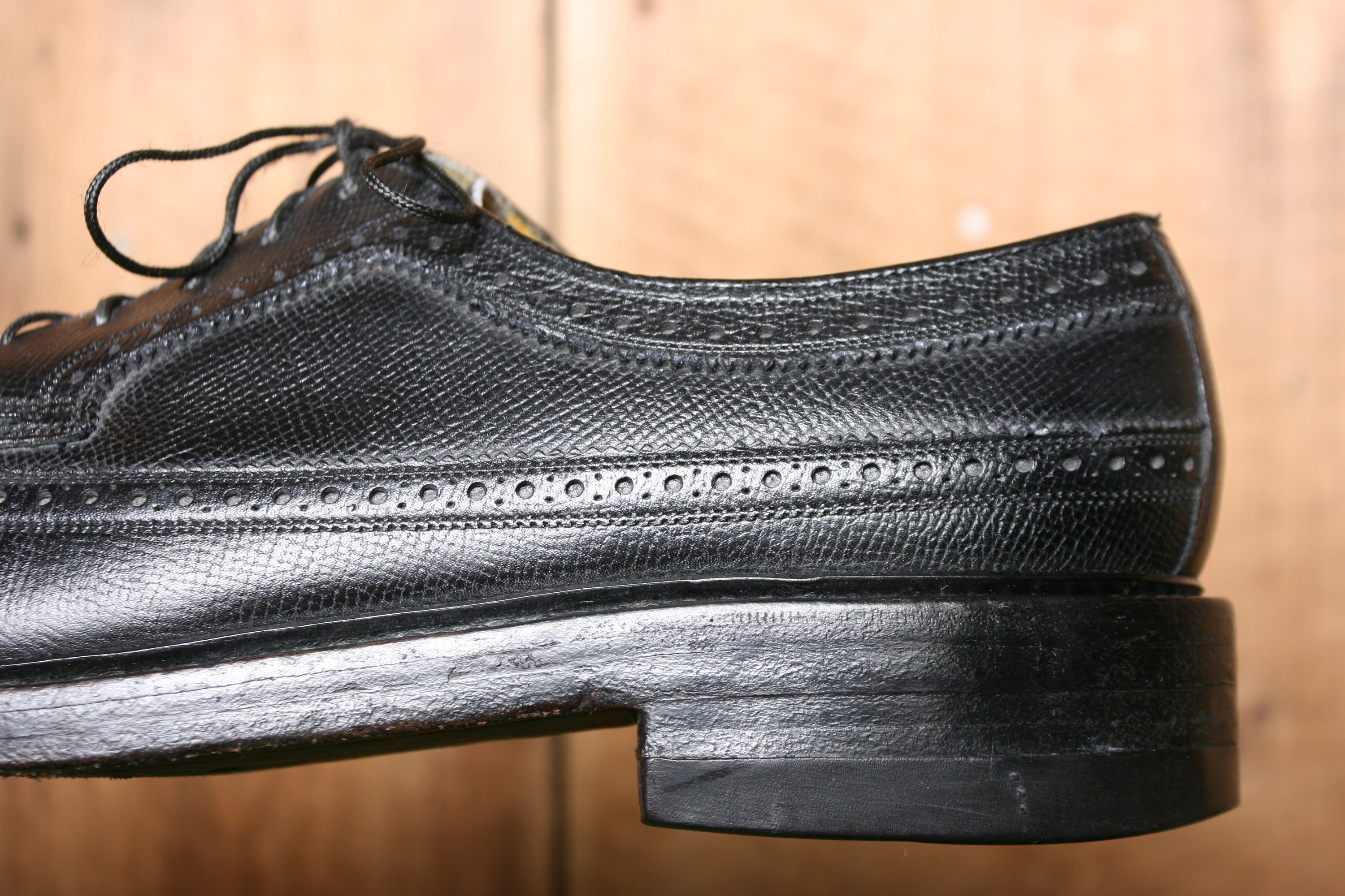Sz. 9 B | Vintage FLORSHEIM 'kenmoor' Black Leather 5-nail Wingtip