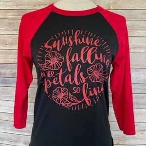 Billy Strings Röd Daisy Sunshine Falling on her Petals So Fine Baseball T-shirt