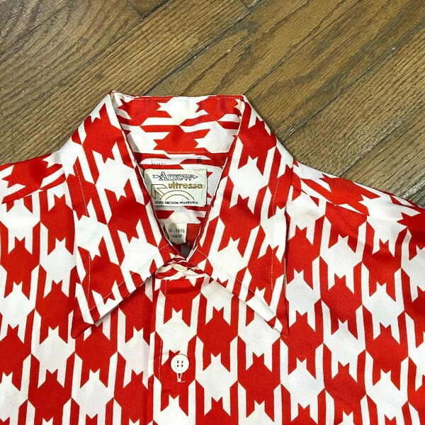 Vintage Men’s 1970s Mod Arrow red/white polyester disco shirt  Large 16 neck