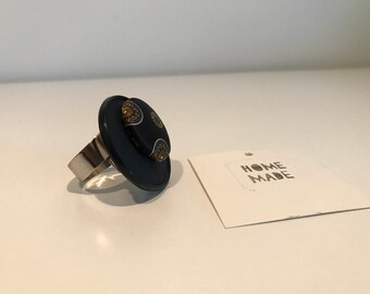 Women's ring with satin detail