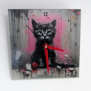 Kleine Wanduhr, junge Katze, selbstgemacht