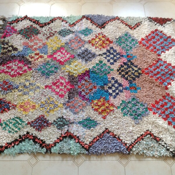 BOUCHEROUITE. Vintage Moroccan Rug. Wool Boucherouite Carpet. Modern Design.
