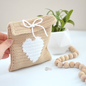 CROCHET PATTERN - VALENTINE Treat Bag / Amigurumi / Easy Instructions / Handmade / Valentine's Day / Love - pdf only