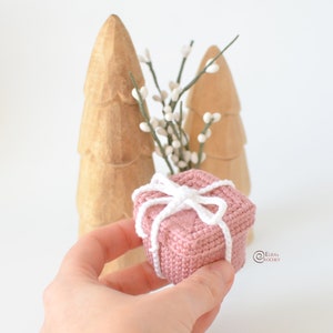 CROCHET PATTERN - Gift BOX/ Amigurumi / Ornament / Easy Instructions / Handmade / Christmas - pdf only