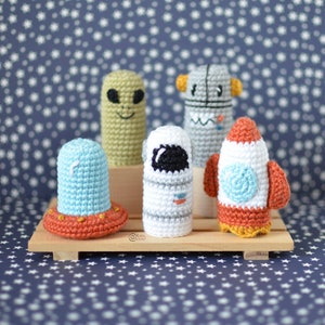CROCHET PATTERN - Outer SPACE Finger Puppets Collection / Astronaut  / Baby Nursery Decor / Easy Instructions / Handmade - pdf only