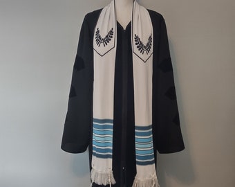 Lycra form-fitted white tallit in teal blue