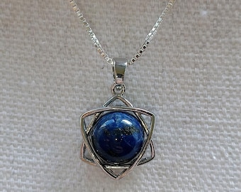 Davidster met edelsteen bol hanger ketting