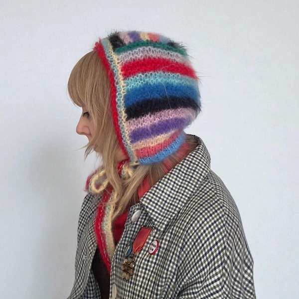 Superzachte handgemaakte gebreide motorkapmuts van mohair en alpaca met strepen