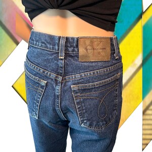90er Vintage High Waist Gerades Bein Dark Denim Jeans von Calvin Klein, 68 cm Taille