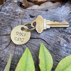Sleutelplaatje golfkar - Sleutellabels golfwagen - Messing sleutellabelmarkeringen - Metalen sleutelhanger-ID's - Golfcaddy Handgestempeld voertuig Vakantiewoningen BnB
