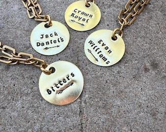 Etiquetas para botellas y decantadores de licor: etiquetas personalizadas para barra, etiquetas para grifos, marcadores dorados de latón hechos a mano para whisky, bourbon, tequila y cristal.