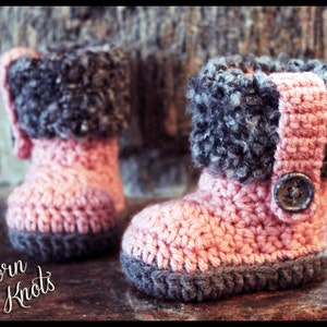 Crochet Pattern Baby Booties - Boys or Girls Fur Flap Baby Booties/ Pattern number 042. Instant PDF Download - Includes 3 sizes up to 1 year