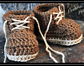 Crochet Baby Booties Pattern - Boys or Girls Baby Work Booties/ Pattern number 011. Instant PDF Download - Includes 3 sizes up to 1 year.