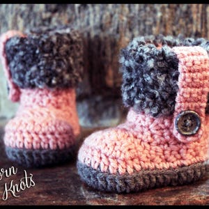 Crochet Pattern Baby Booties - Boys or Girls Fur Flap Baby Booties/ Pattern number 042. Instant PDF Download - Includes 3 sizes up to 1 year