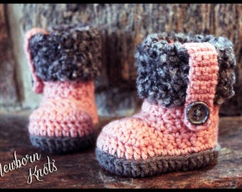 Crochet Pattern Baby Booties - Boys or Girls Fur Flap Baby Booties/ Pattern number 042. Instant PDF Download - Includes 3 sizes up to 1 year