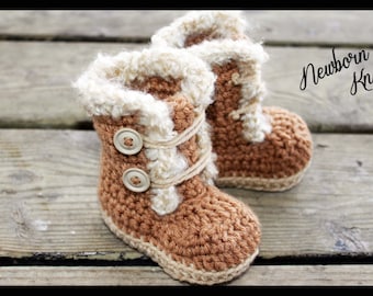 Crochet Pattern for Boys or Girls Fur Trim Booties. Pattern number 015. Instant Download