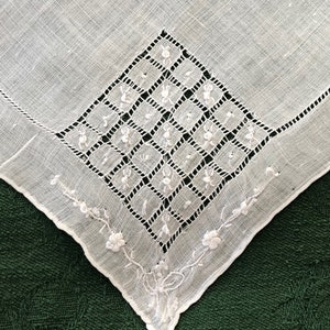 Vintage Hankie, Delicate Embroidery, Drawn Work, Handkerchief, Vintage Linens, Vintage Gift, Gift For Mom, For Grandmother, Wedding  Hankie