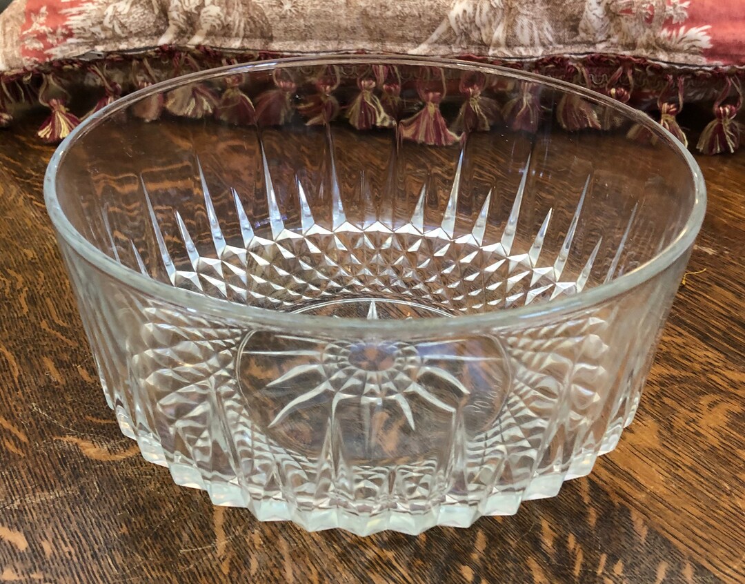 Vintage Large Glass Serving Bowl Starburst Pattern Arcoroc Etsy