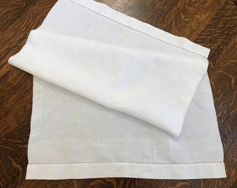 Vintage Linens, White Embossed Damask Hemstitched Towel, Hostess Gift, Cottage, French Country, Farmhouse Decor, Shabby Chic, Beach House