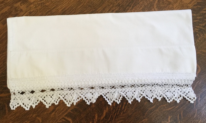 French Country Vintage Pillow Case Wide Crochet Trim Cottage Style Vintage Gift Farmhouse Decor Vintage Bed Linens Interior Decorate