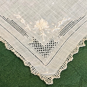 Vintage Hankie, Delicate Embroidery, Drawn Work, Handkerchief, Vintage Linens, Vintage Gift, Gift For Mom, For Grandmother, Wedding  Hankie