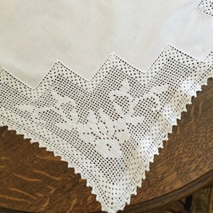 Vintage Tablecloth, Table Square, Wide Crochet Lace Corners, Home Decor, Interior Design, Tea Party, Vintage Gift, CottageStyle, Shabby Chic