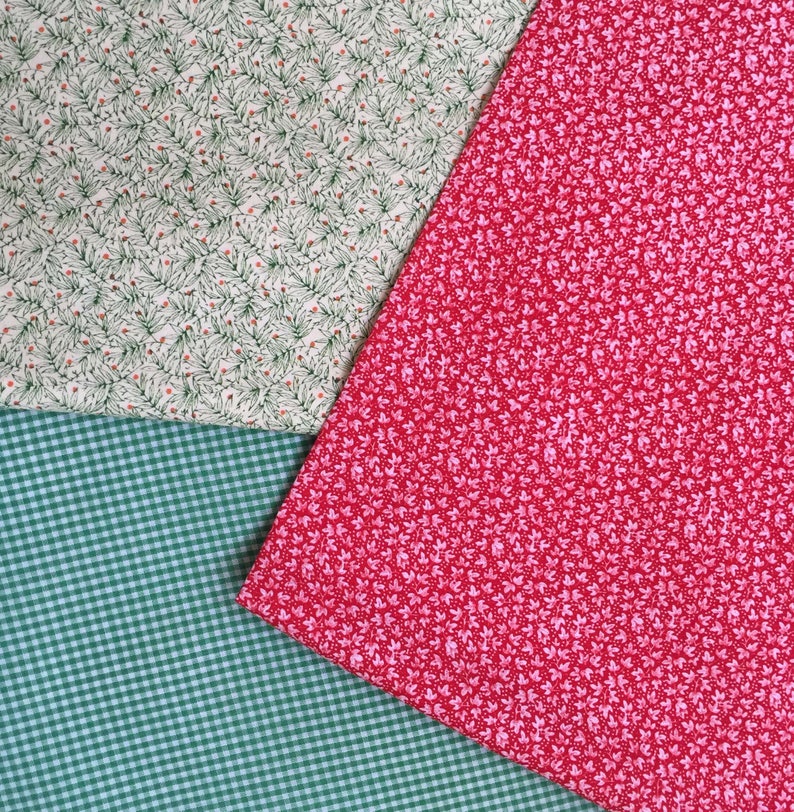 Vintage Fabric, 3 Different Piece Lot, Red and Green, Christmas Colors, Cotton Fabric, Holiday Colors Print Fabric, Quilting, Craft Fabric bild 1