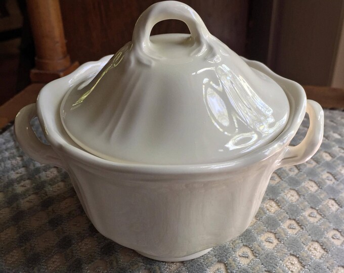 Wedgwood Covered Sugar Bowl, Queens Ware, Queens Plain, England