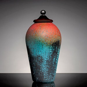 Style 39A - Urn or Lidded Vase #523